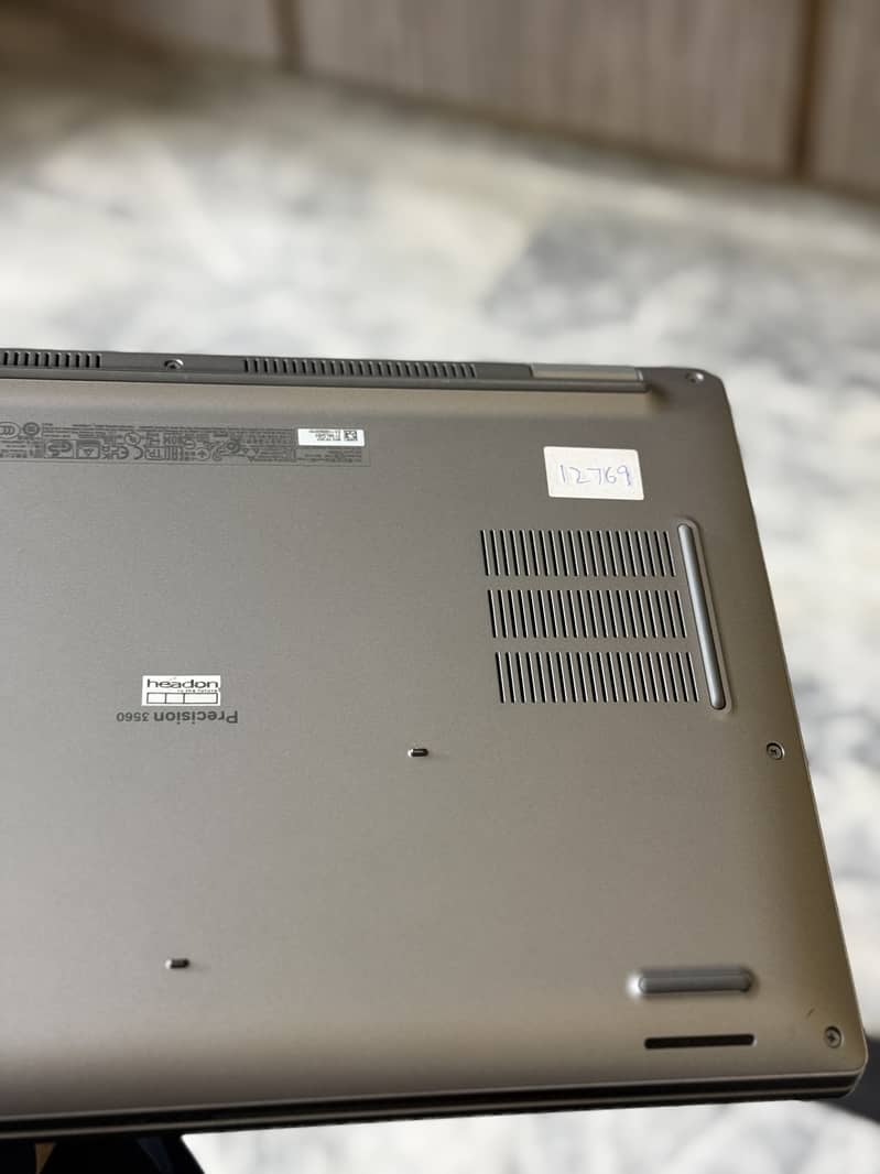 Dell Precision 3560 4