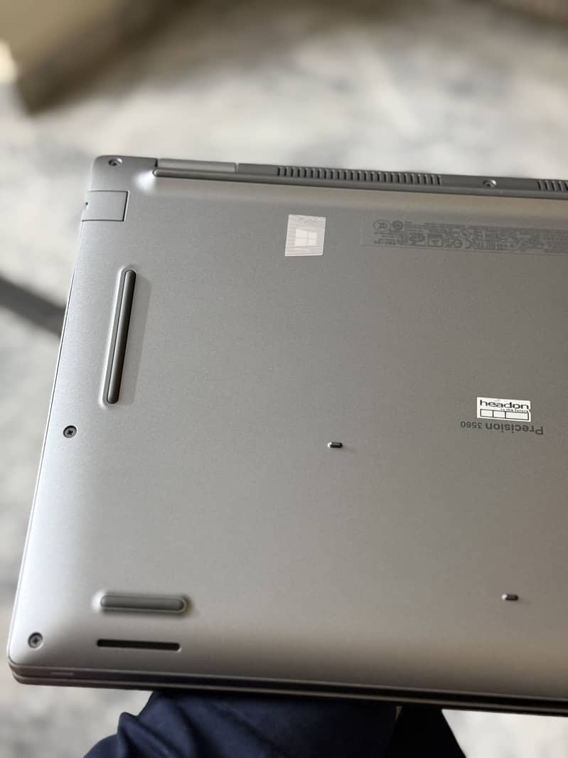 Dell Precision 3560 5