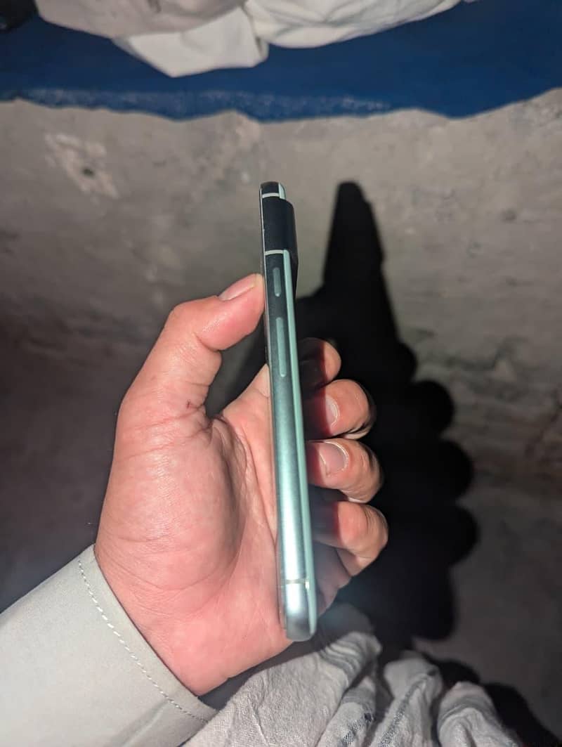 Google Pixel 8 4