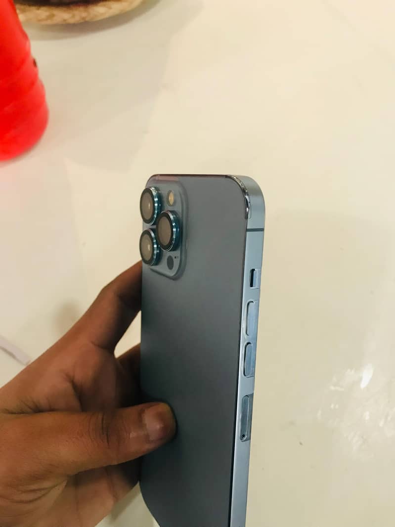 Apple iPhone 13 Pro Max 2