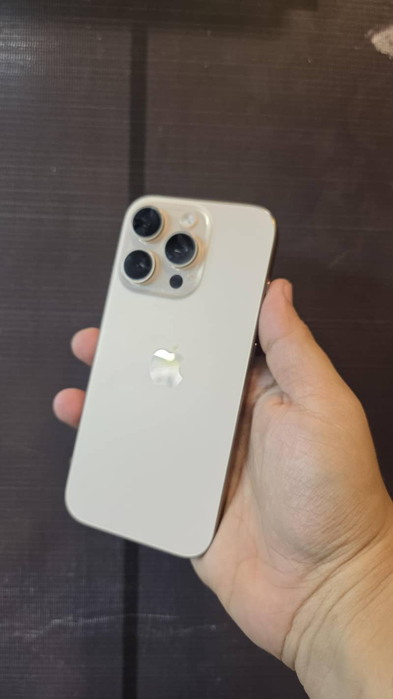 Apple iPhone 16 Pro 0
