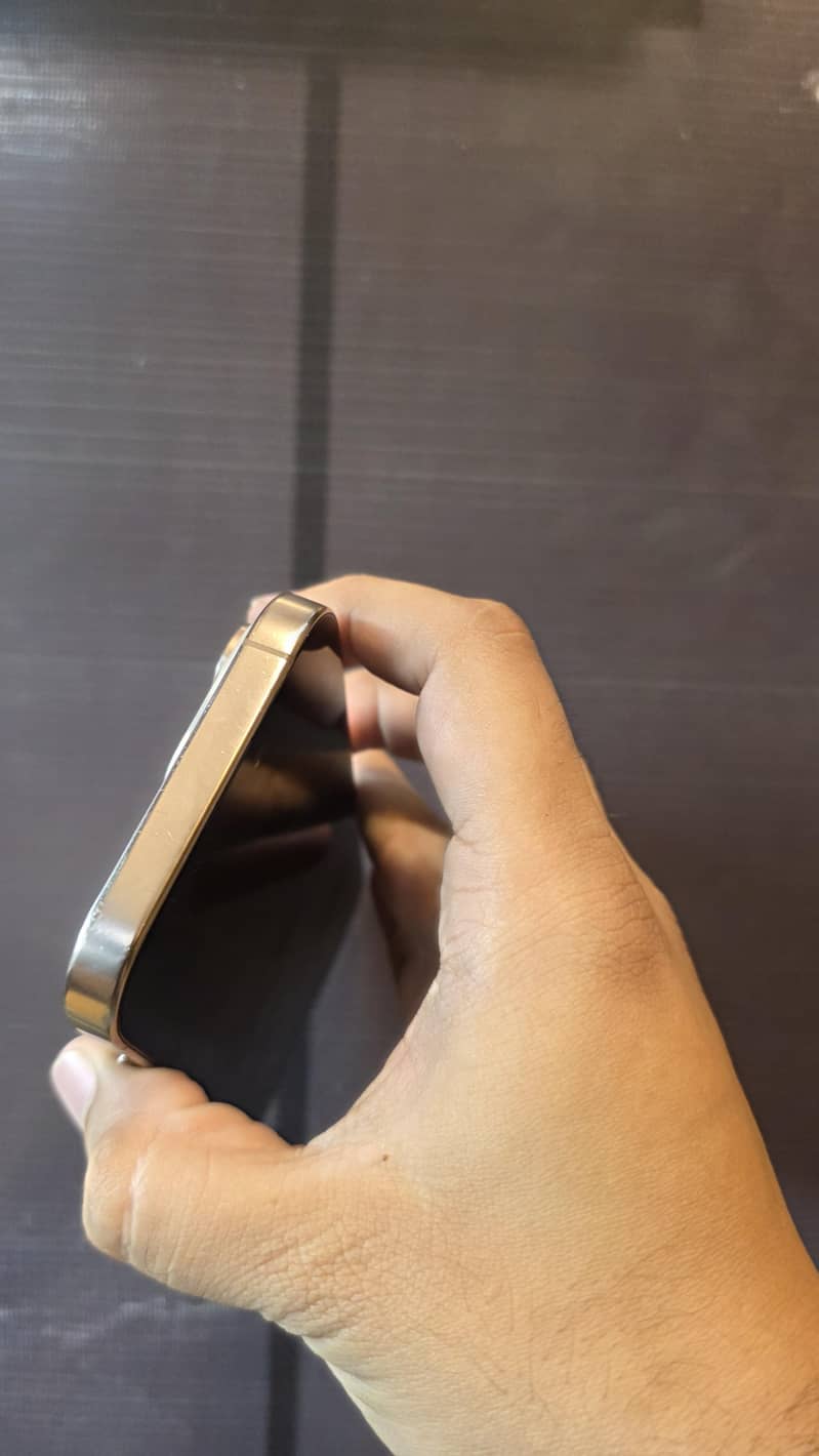 Apple iPhone 16 Pro 3