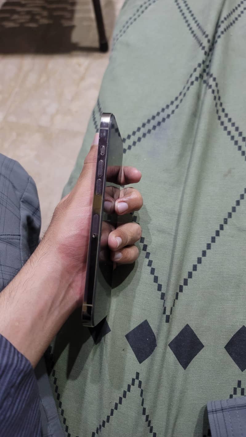 Apple iPhone 12 Pro Max 4