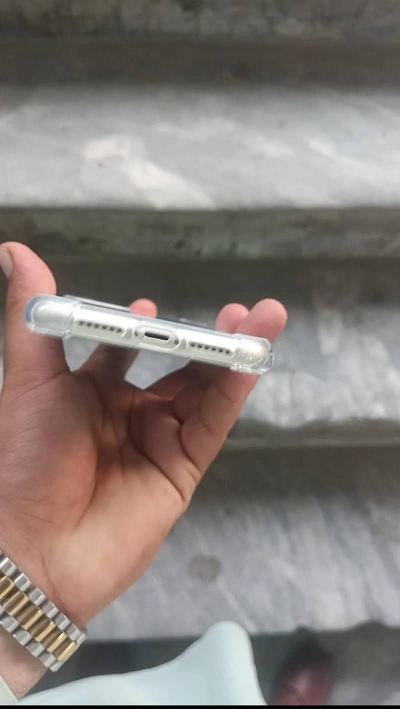Apple iPhone 11 3