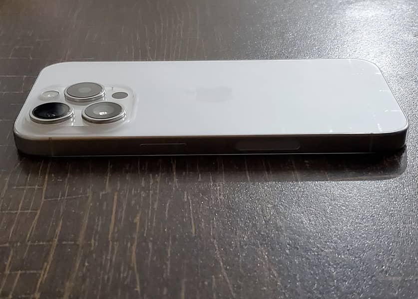 Apple iPhone 15 Pro 3