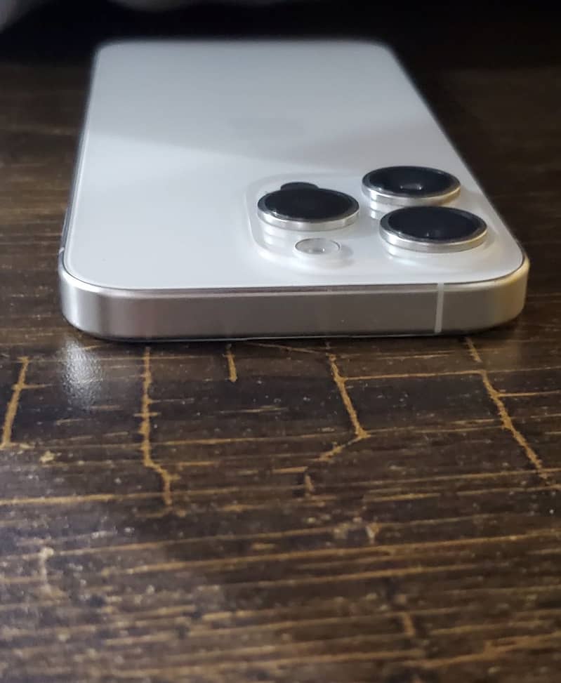 Apple iPhone 15 Pro 4