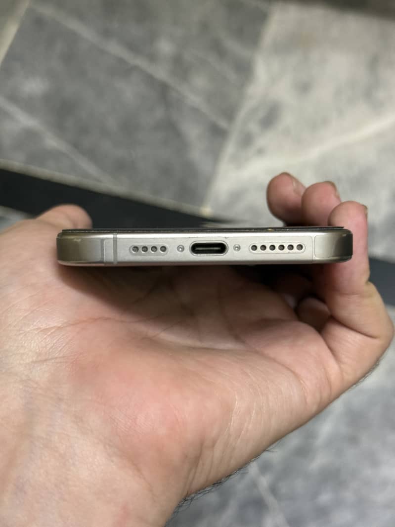 Apple iPhone 15 Pro Max JV 1