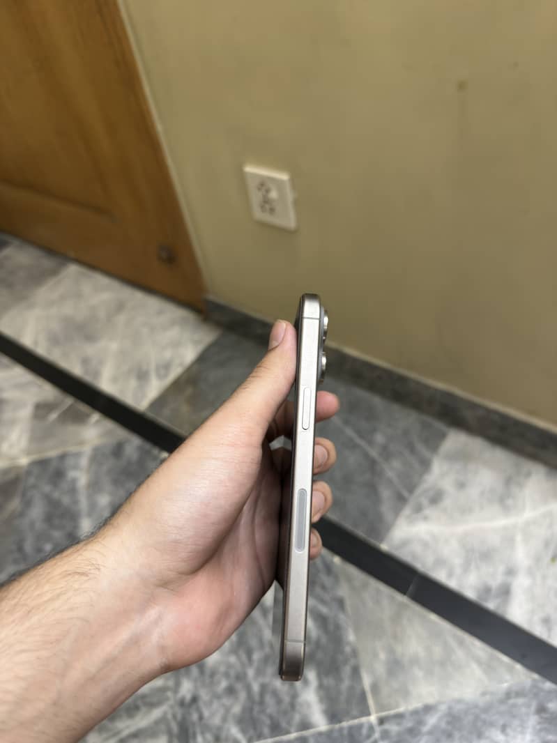 Apple iPhone 15 Pro Max JV 3