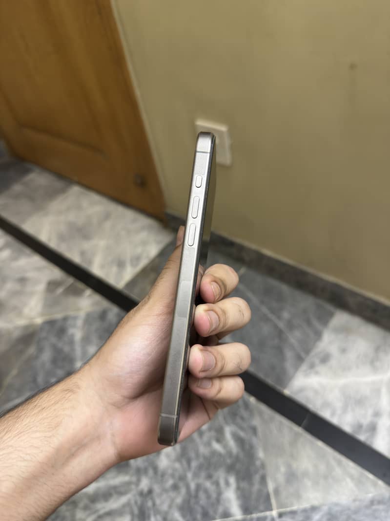 Apple iPhone 15 Pro Max JV 4
