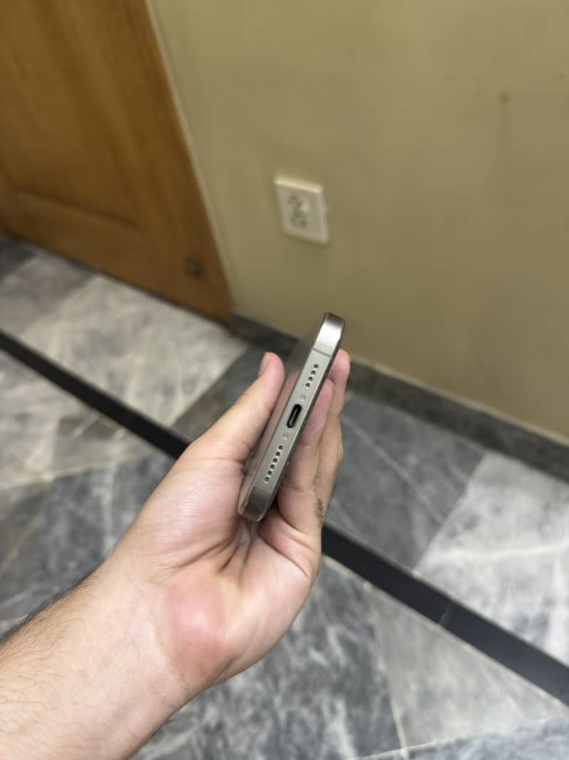 Apple iPhone 15 Pro Max JV 5