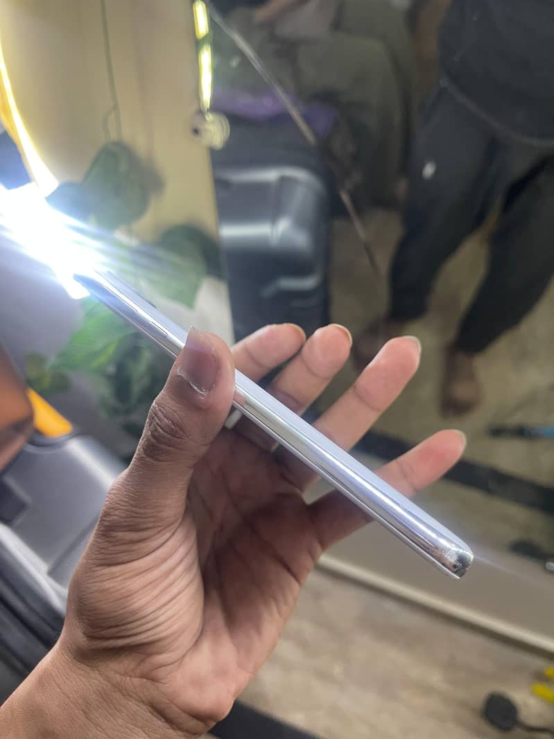 Sharp Aquos R2 1
