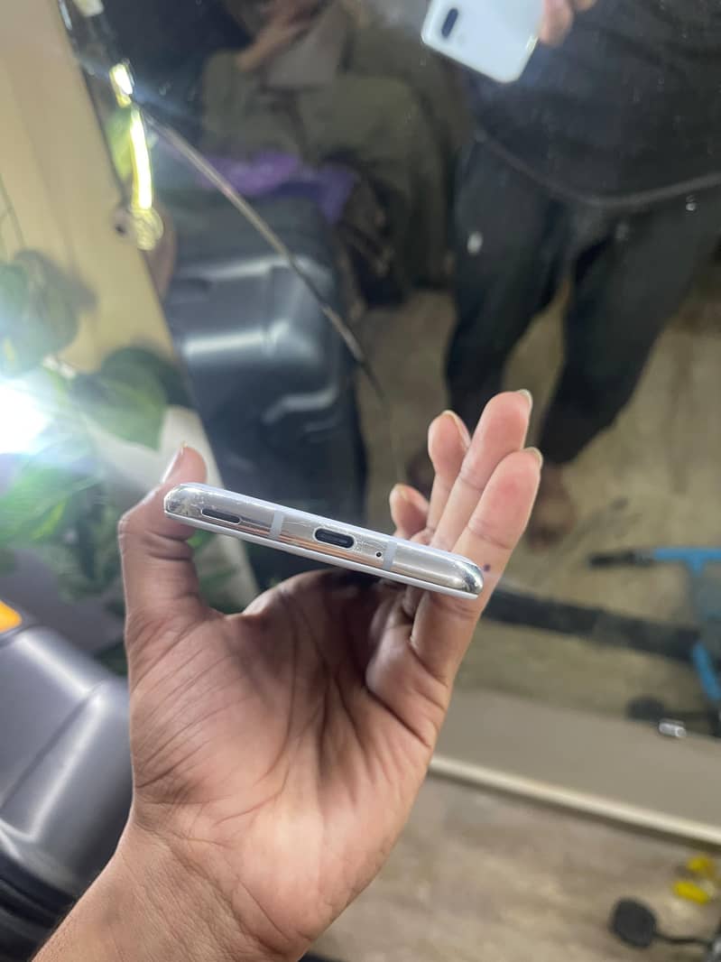 Sharp Aquos R2 2