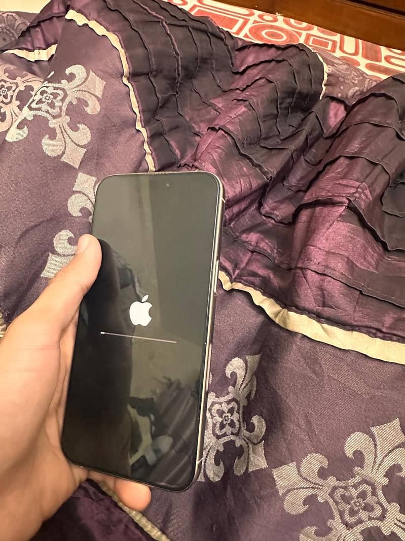 Apple iPhone 15 Pro Max 2