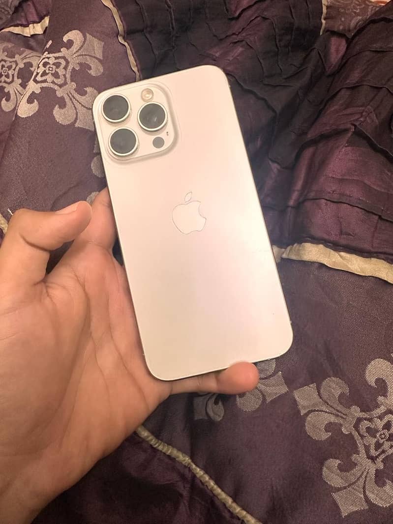 Apple iPhone 15 Pro Max 3