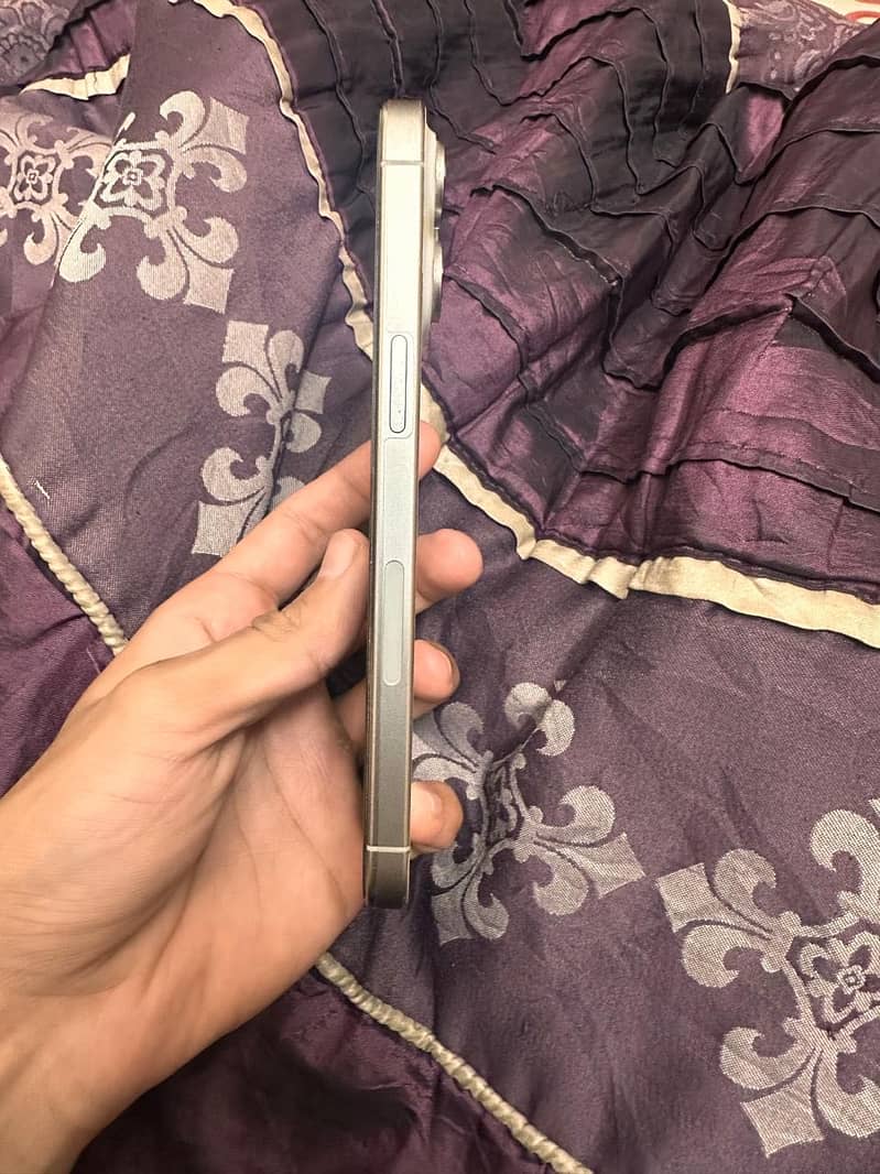 Apple iPhone 15 Pro Max 6