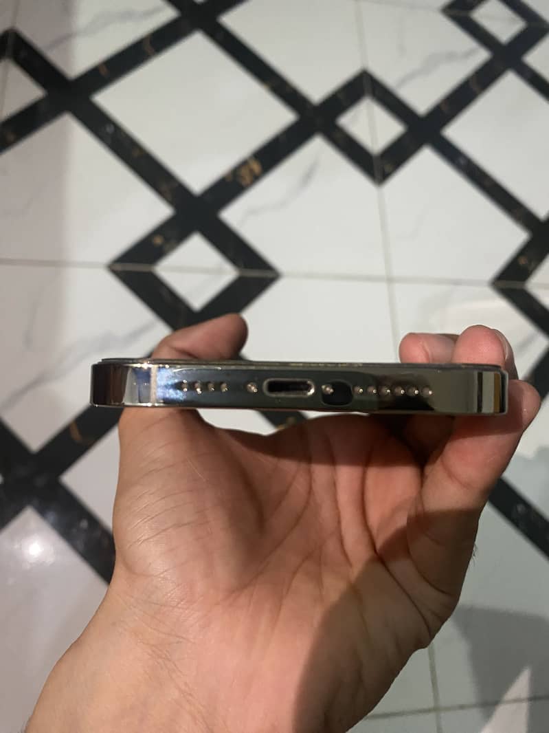 Apple iPhone 14 Pro Max 1