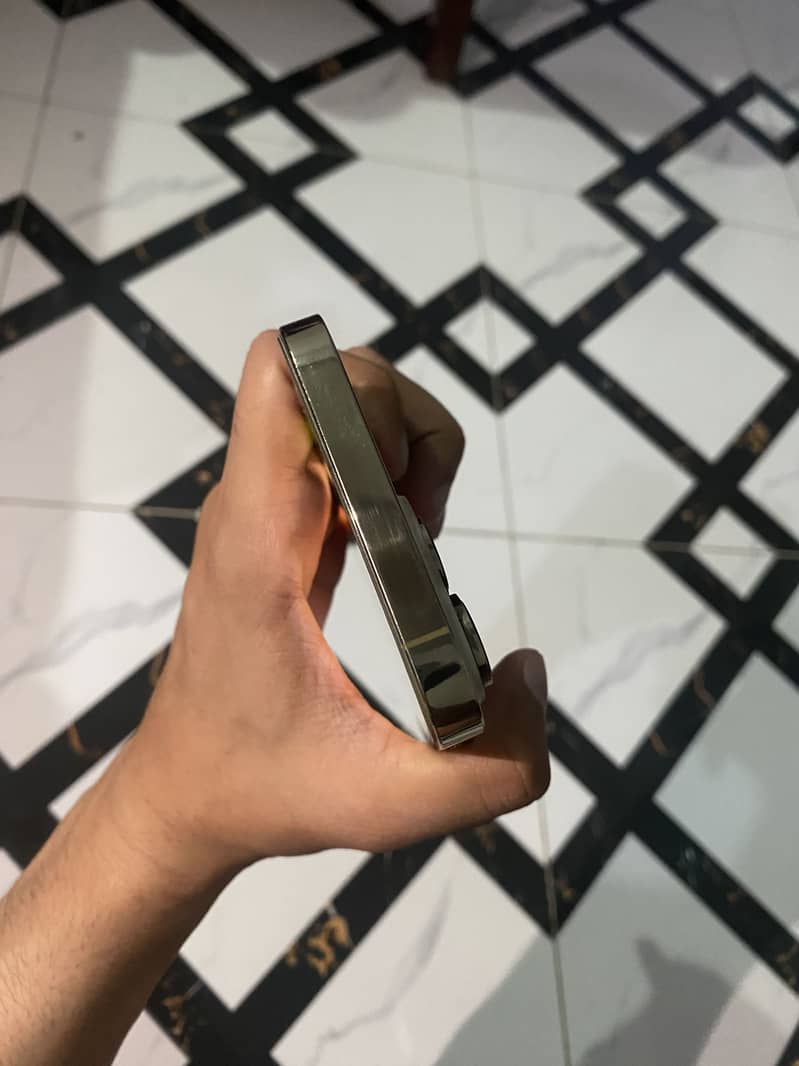 Apple iPhone 14 Pro Max 3