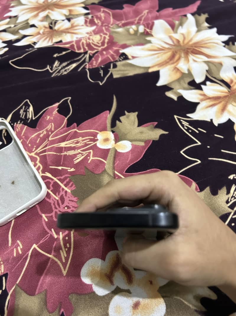 Apple iPhone 16 Pro 2