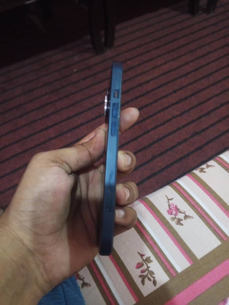 Apple iPhone 13 1
