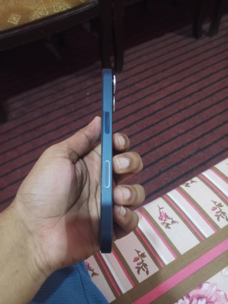 Apple iPhone 13 4