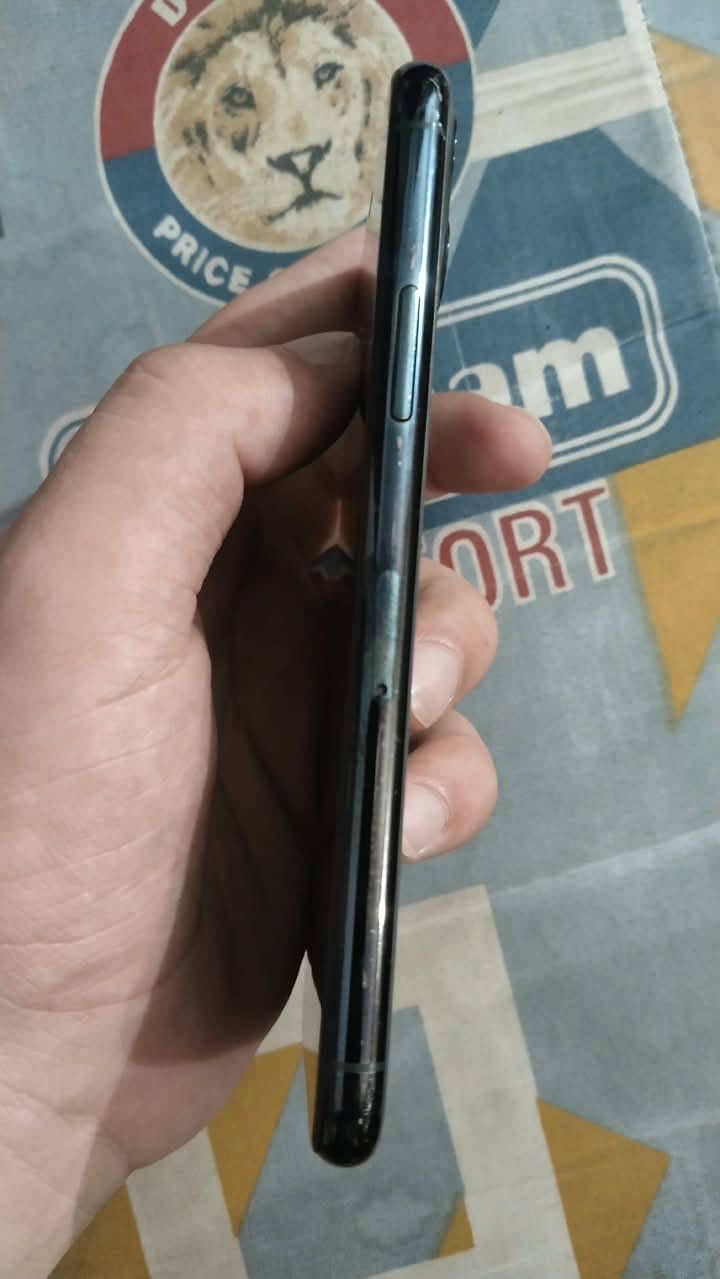 Apple iPhone 11 Pro 3