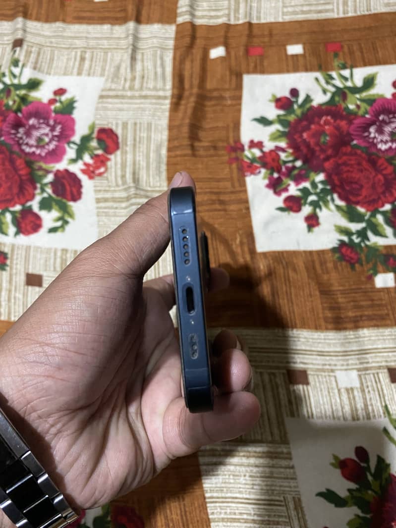 Apple iPhone 13 2