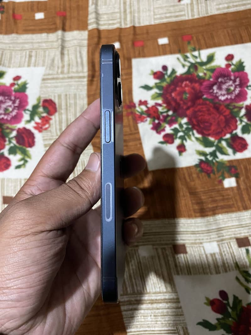 Apple iPhone 13 3