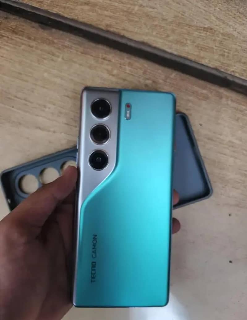 Tecno CAMON 40 Pro 0