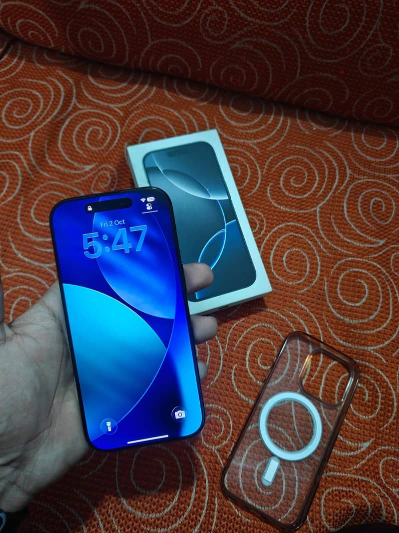 Apple iPhone 16 Pro 3