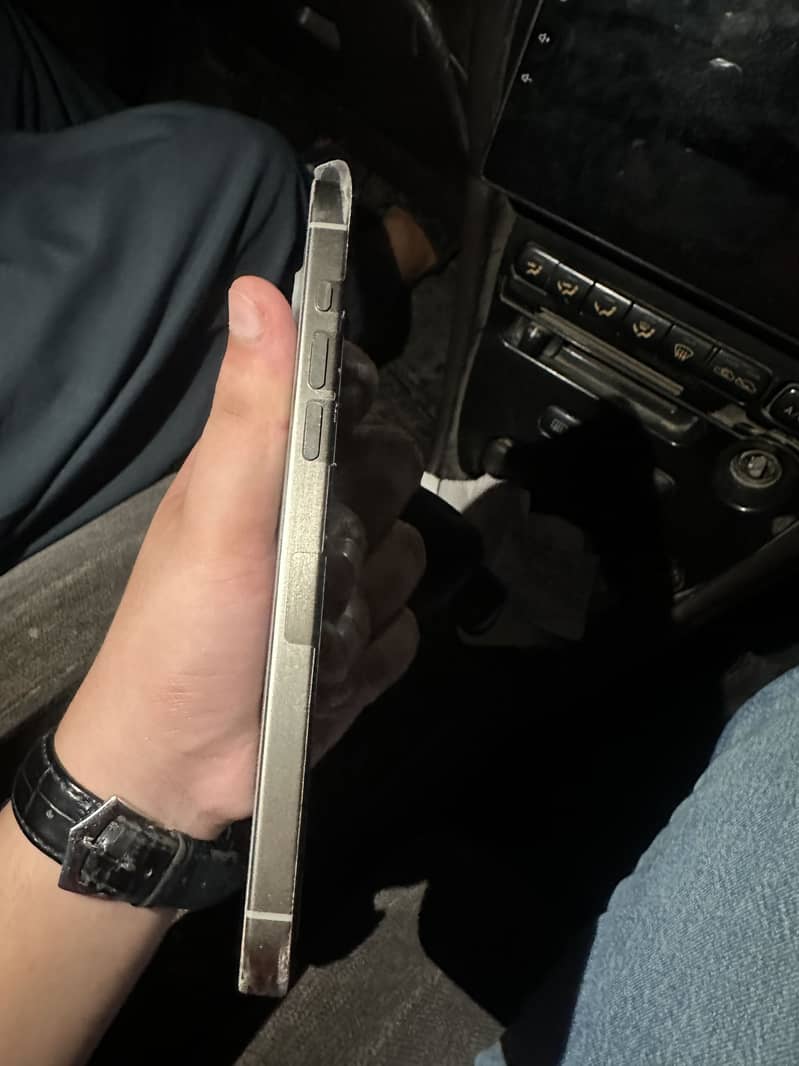 Apple iPhone 15 Pro Max 1