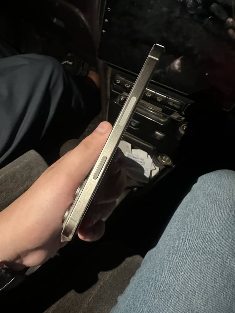 Apple iPhone 15 Pro Max 4