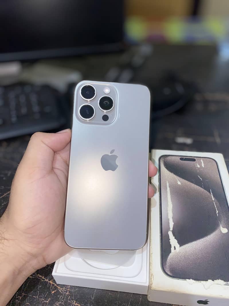 Apple iPhone 15 Pro Max 3