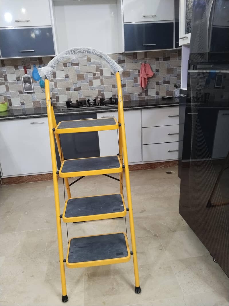 4 steps ladder 1