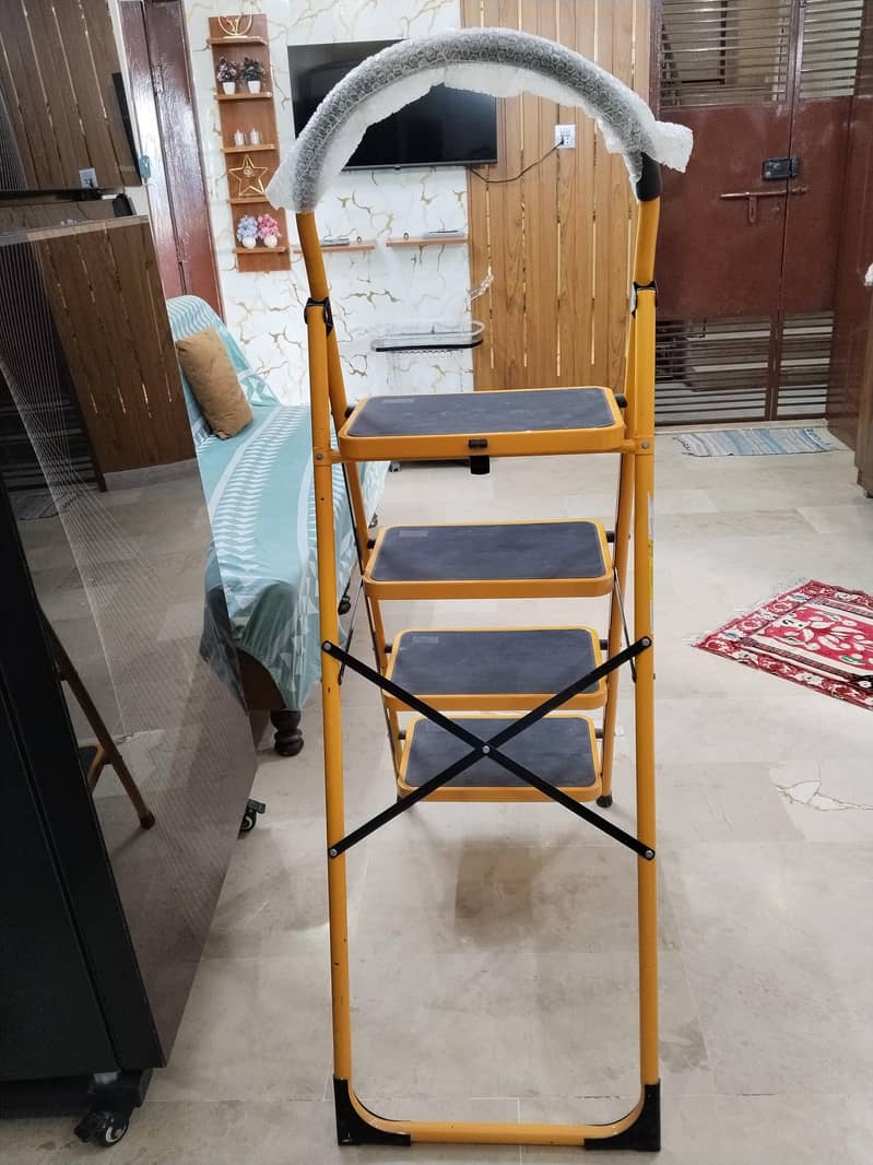 4 steps ladder 2