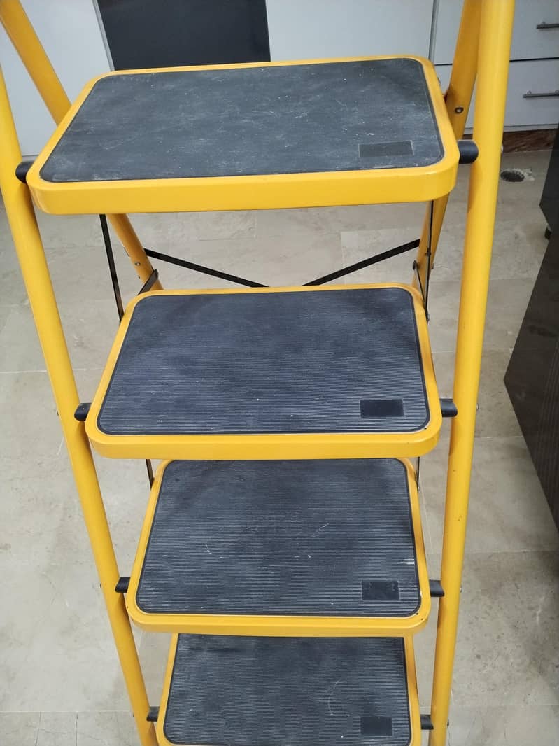 4 steps ladder 3