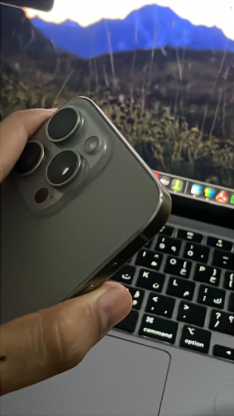 Apple iPhone 15 Pro Max 1