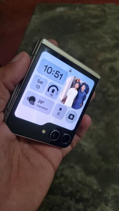 Samsung Mobile Z Flip 5 non pta Restarting issue
