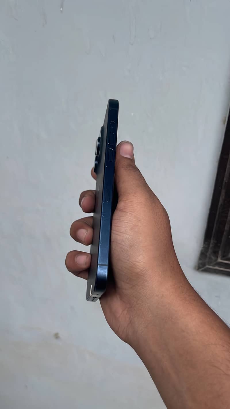 Apple iPhone 15 Pro Max 2