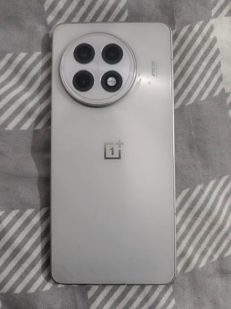 One Plus Ace 5 white 0