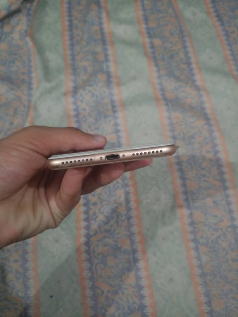 Apple iPhone 8 Plus 5