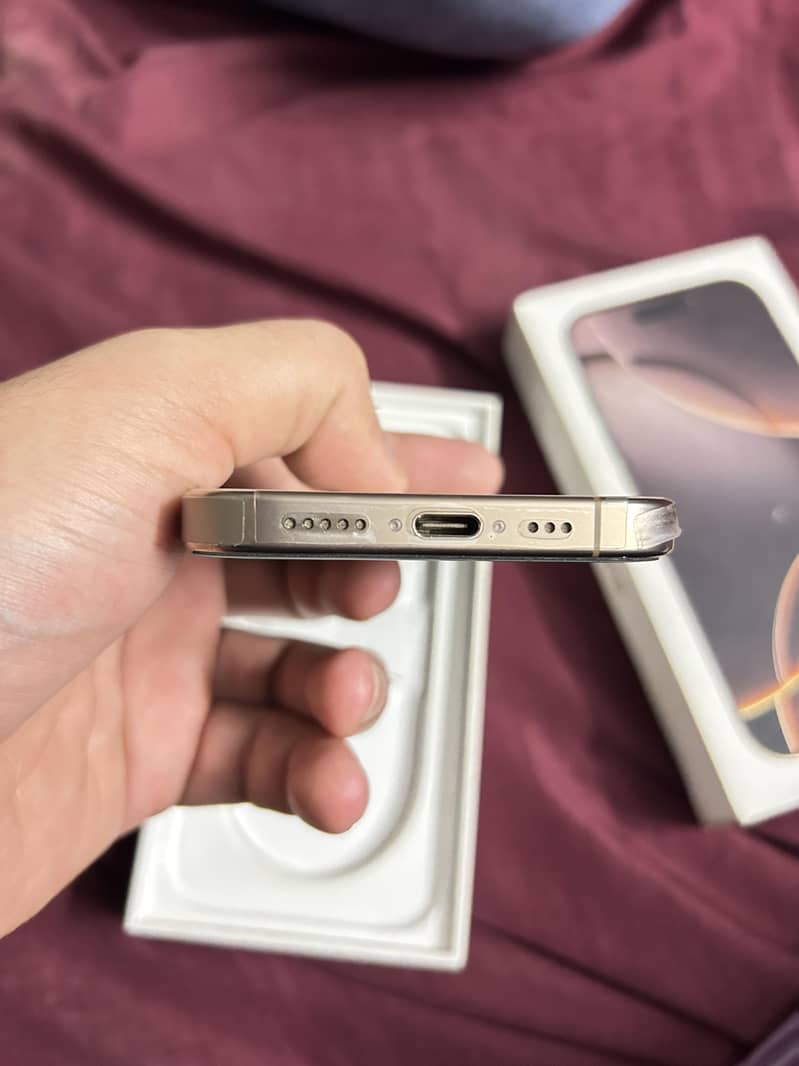 Apple iPhone 16 Pro 1