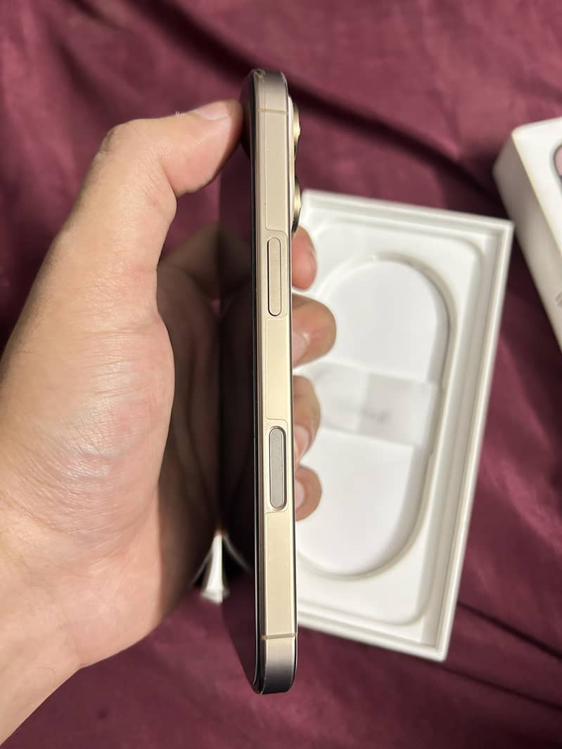Apple iPhone 16 Pro 4
