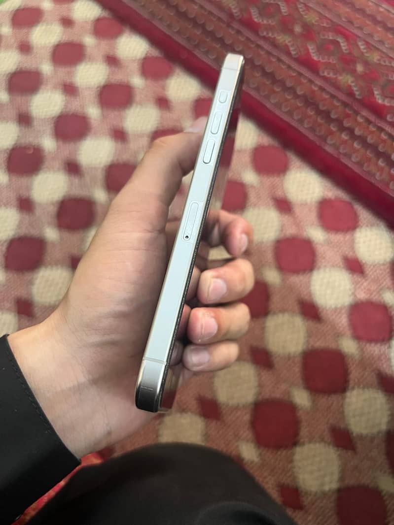 iphone 15 pro max 3
