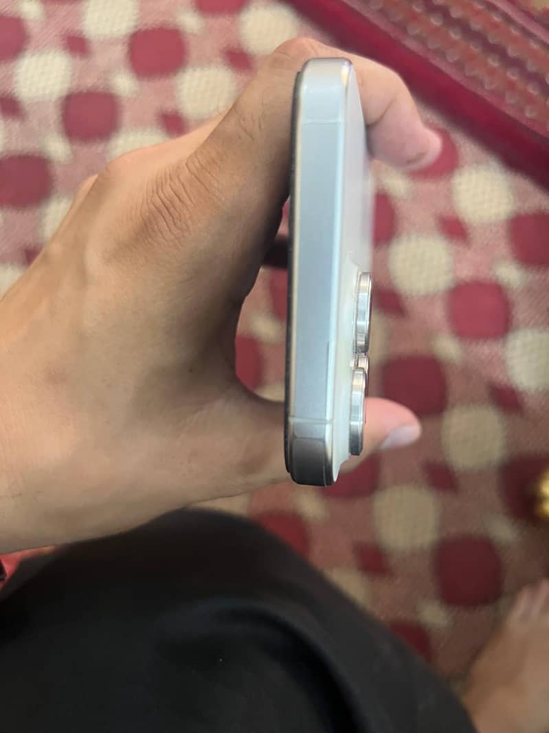iphone 15 pro max 4