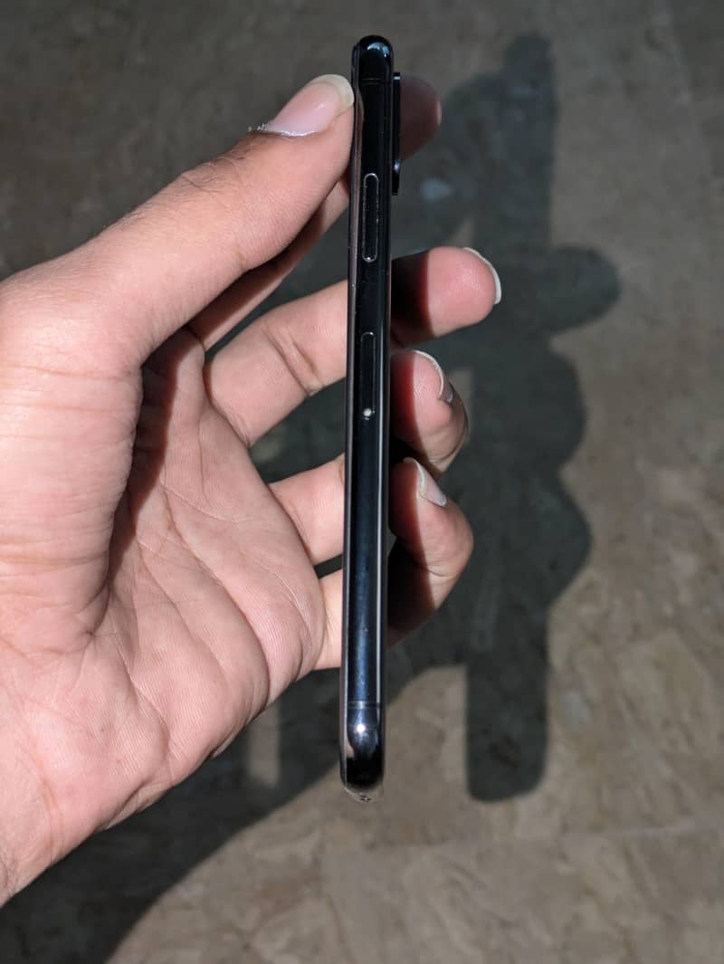 Apple iPhone XS 5