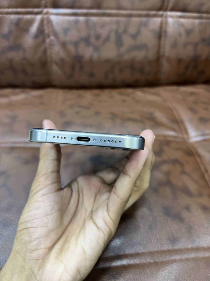 Apple iPhone 15 Pro Max 2