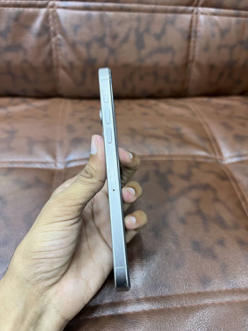 Apple iPhone 15 Pro Max 3