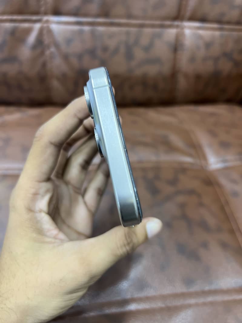 Apple iPhone 15 Pro Max 4