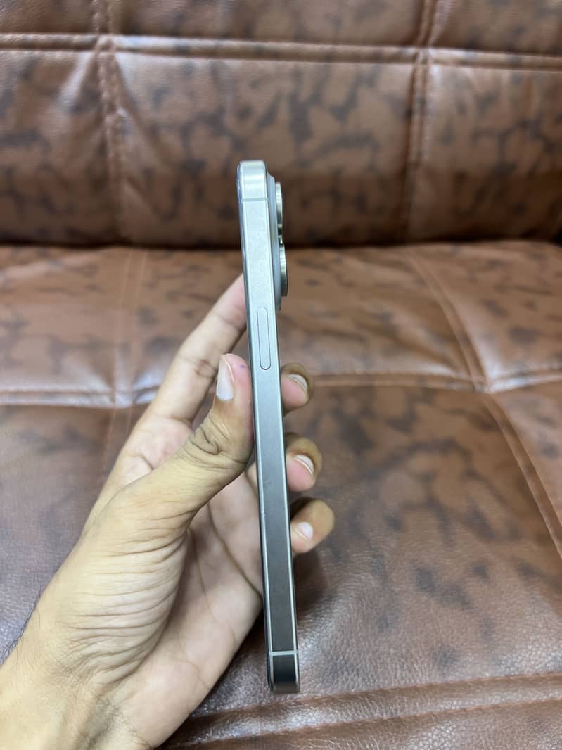 Apple iPhone 15 Pro Max 5