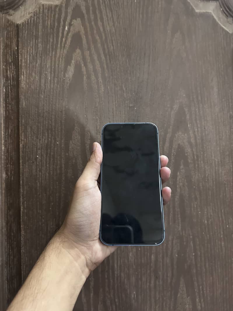 Apple iPhone 13 4